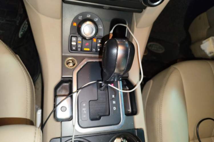 Used Land Rover Discovery 2012 3.0 SDV6 HSE Diesel Version Gear Lever