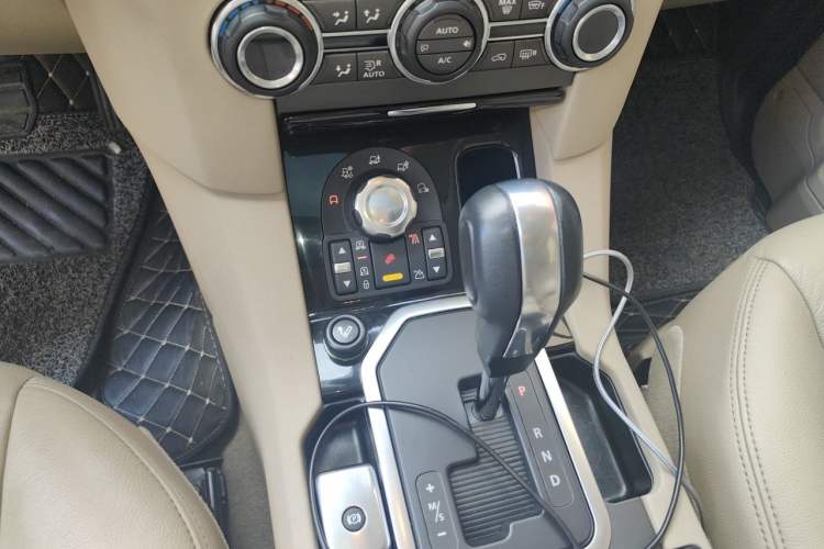Used Land Rover Discovery 2012 5.0 V8 SE Gear Lever