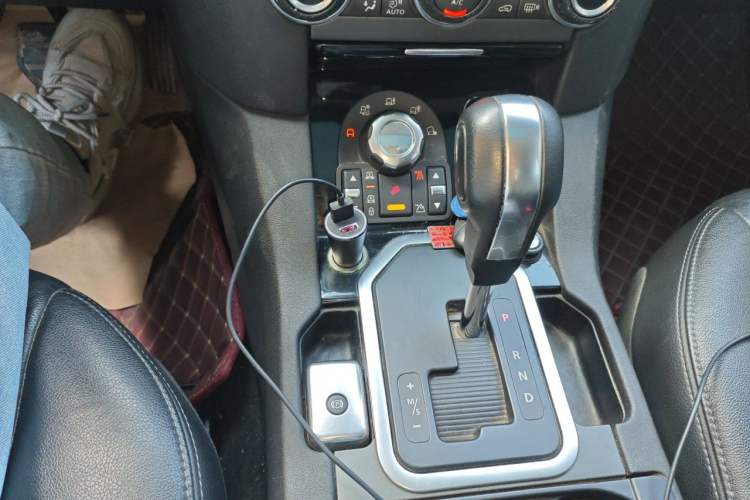 Used Land Rover Discovery 2012 3.0 SDV6 HSE Diesel Version Gear Lever
