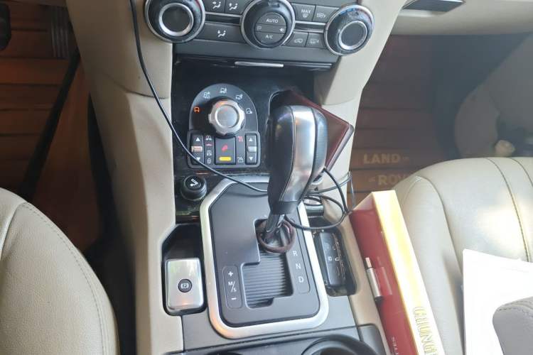 Used Land Rover Discovery 2012 5.0 V8 SE Gear Lever
