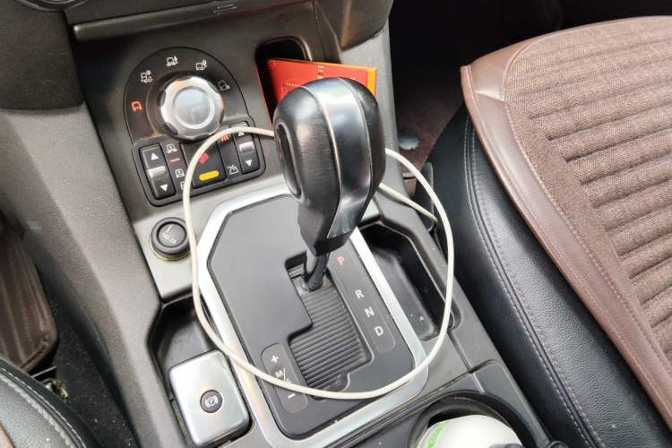 Used Land Rover Discovery 2012 3.0 SDV6 HSE Diesel Version Gear Lever