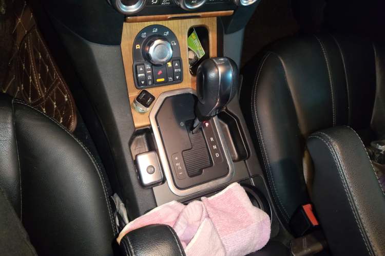 Used Land Rover Discovery 2012 3.0 SDV6 HSE Diesel Version Gear Lever