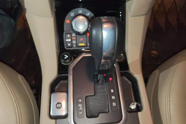 Used Land Rover Discovery 2012 5.0 V8 SE Gear Lever