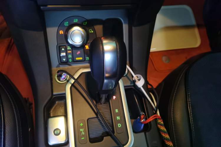 Used Land Rover Discovery 2012 3.0 SDV6 HSE Diesel Version Gear Lever