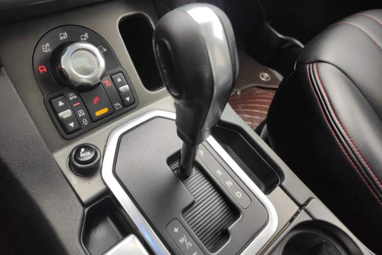 Used Land Rover Discovery 2012 3.0 SDV6 HSE Diesel Version Gear Lever