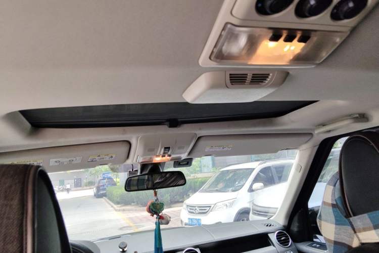 Used Land Rover Discovery 2012 3.0 SDV6 HSE Diesel Version Headliner