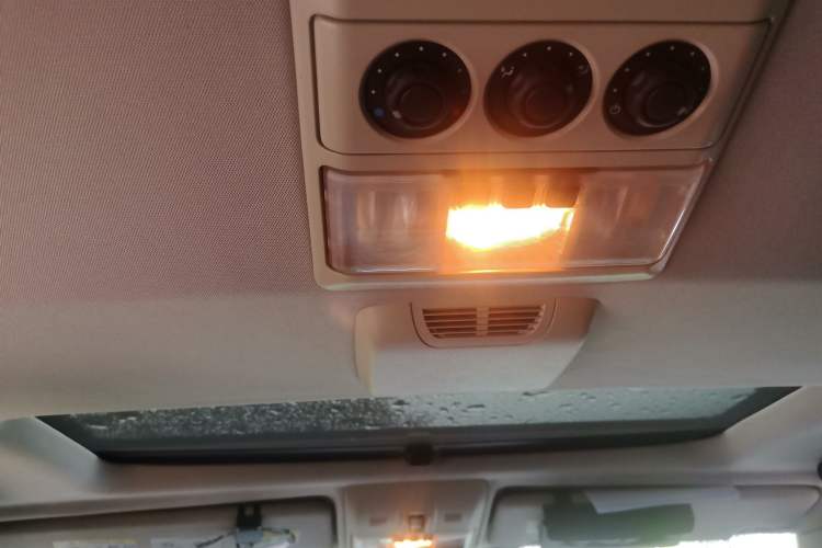 Used Land Rover Discovery 2012 3.0 SDV6 HSE Diesel Version Headliner