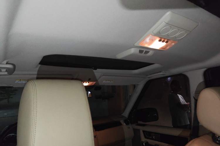 Used Land Rover Discovery 2012 5.0 V8 SE Headliner