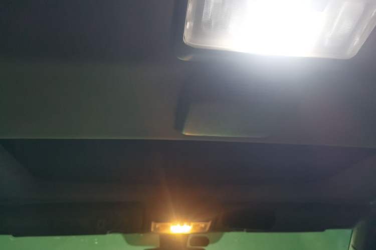 Used Land Rover Discovery 2012 3.0 SDV6 HSE Diesel Version Headliner