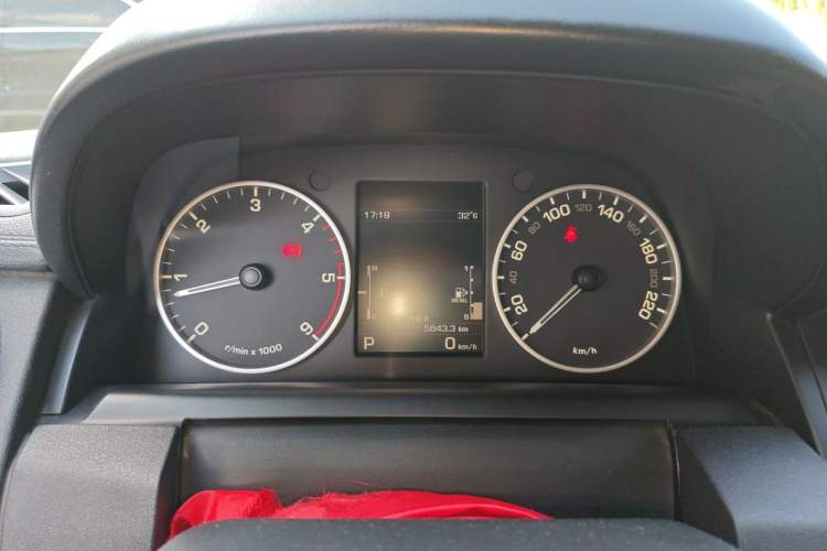 Used Land Rover Discovery 2012 3.0 SDV6 HSE Diesel Version Instrument Cluster