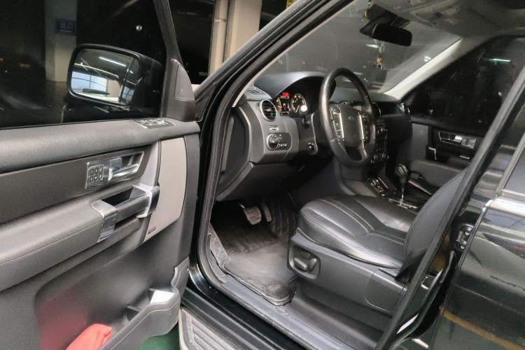 Used Land Rover Discovery 2012 5.0 V8 HSE Interior 3