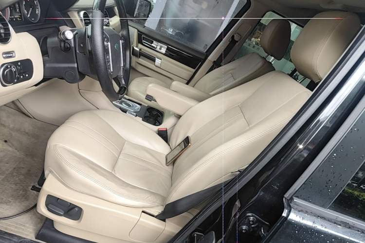 Used Land Rover Discovery 2012 3.0 SDV6 HSE Diesel Version Left Front Seat
