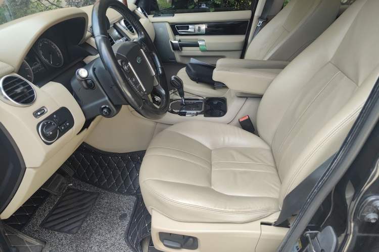 Used Land Rover Discovery 2012 5.0 V8 SE Left Front Seat