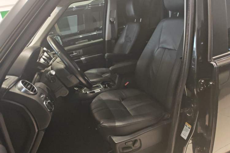 Used Land Rover Discovery 2012 5.0 V8 SE Left Front Seat