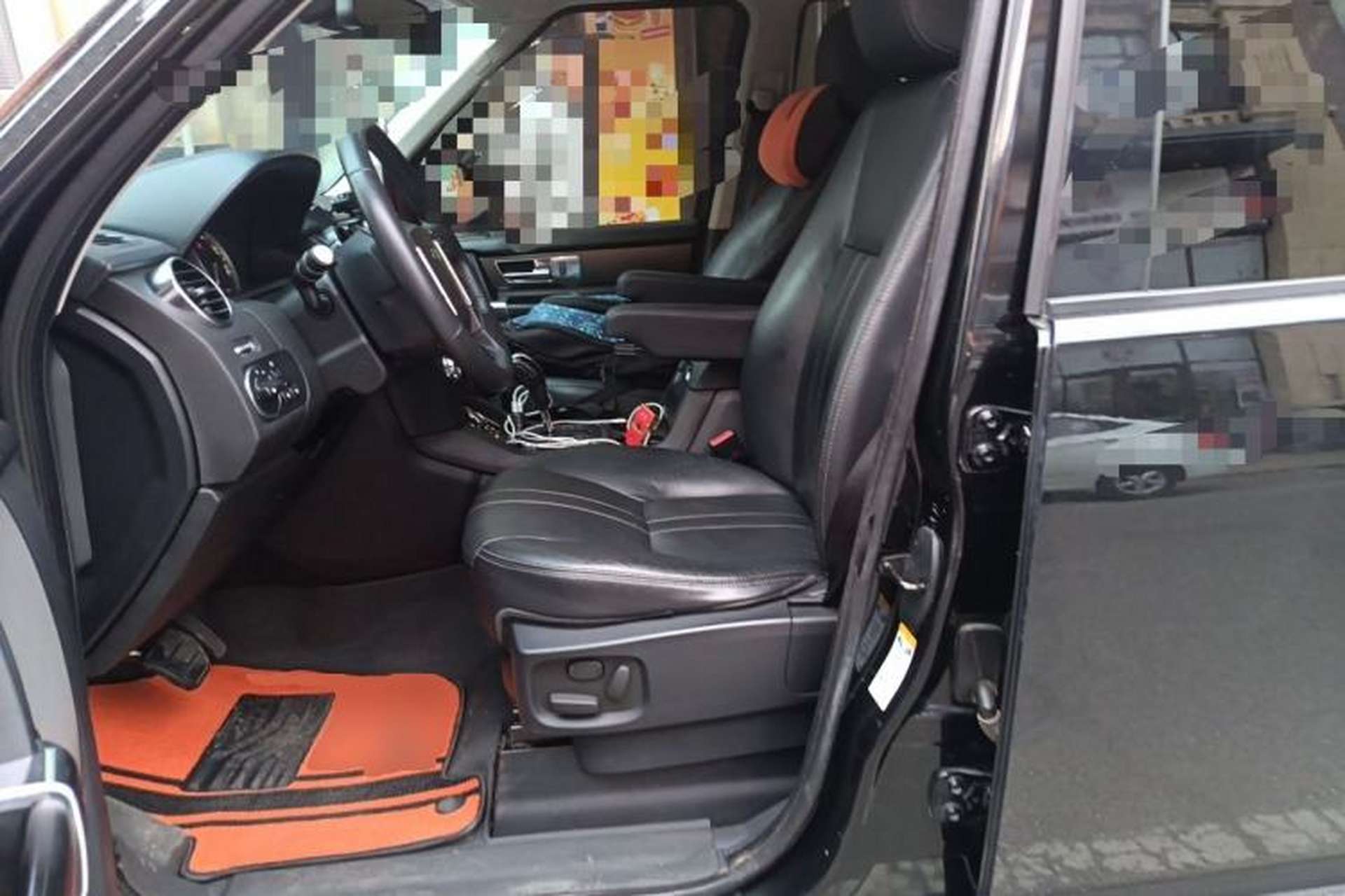 Used Land Rover Discovery 2012 5.0 V8 SE Left Front Seat