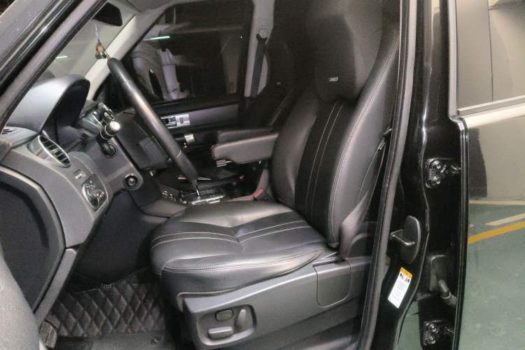 Used Land Rover Discovery 2012 5.0 V8 HSE Left Front Seat