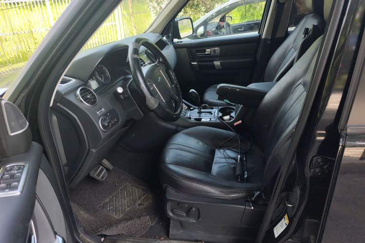 Used Land Rover Discovery 2012 5.0 V8 HSE Left Front Seat