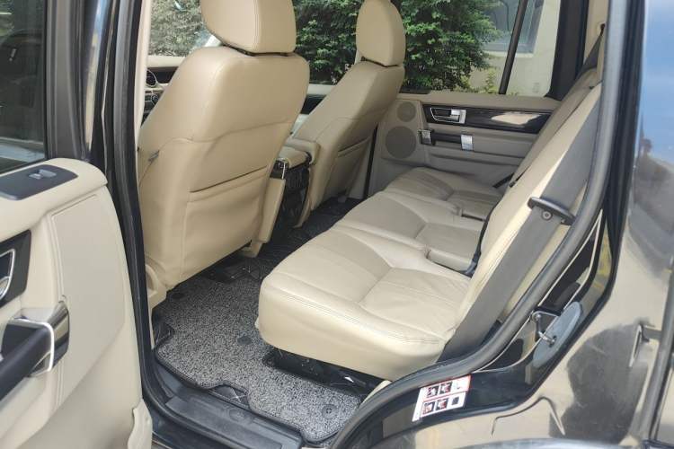 Used Land Rover Discovery 2012 5.0 V8 SE Left Rear Seat