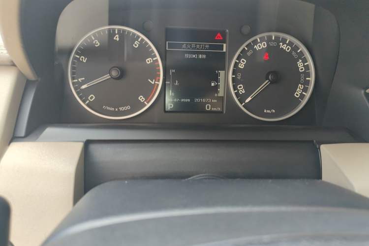 Used Land Rover Discovery 2012 5.0 V8 SE Odometer Close Up