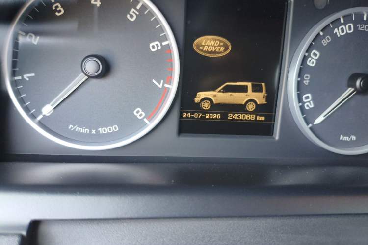 Used Land Rover Discovery 2012 5.0 V8 SE Odometer Close Up