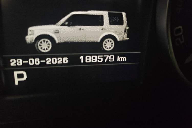 Used Land Rover Discovery 2012 5.0 V8 SE Odometer Close Up