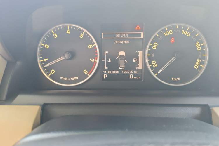 Used Land Rover Discovery 2012 5.0 V8 SE Odometer Close Up