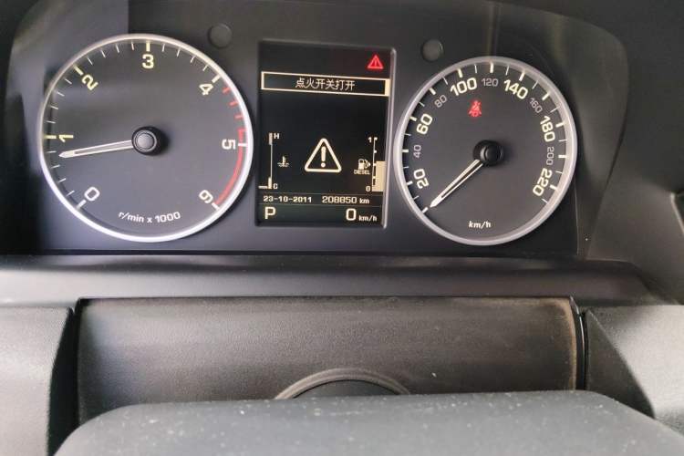 Used Land Rover Discovery 2012 3.0 SDV6 HSE Diesel Version Odometer Close Up