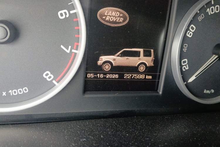 Used Land Rover Discovery 2012 5.0 V8 HSE Odometer Close Up