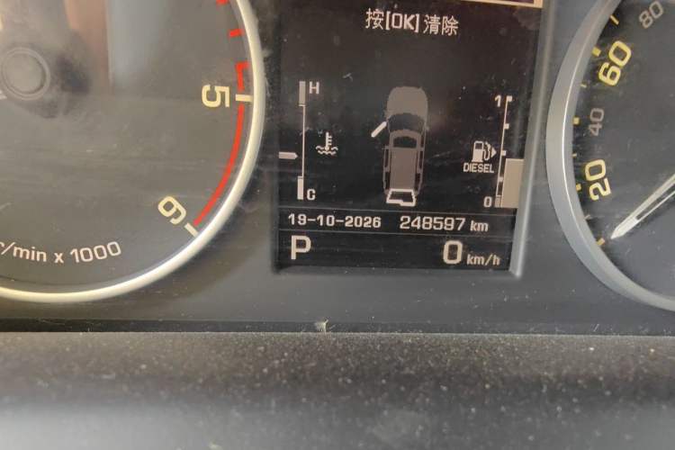 Used Land Rover Discovery 2012 3.0 SDV6 HSE Diesel Version Odometer Close Up