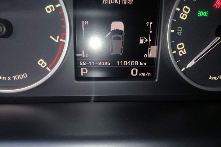 Used Land Rover Discovery 2012 5.0 V8 HSE Odometer Close Up