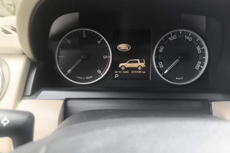 Used Land Rover Discovery 2012 3.0 SDV6 HSE Diesel Version Odometer Close Up