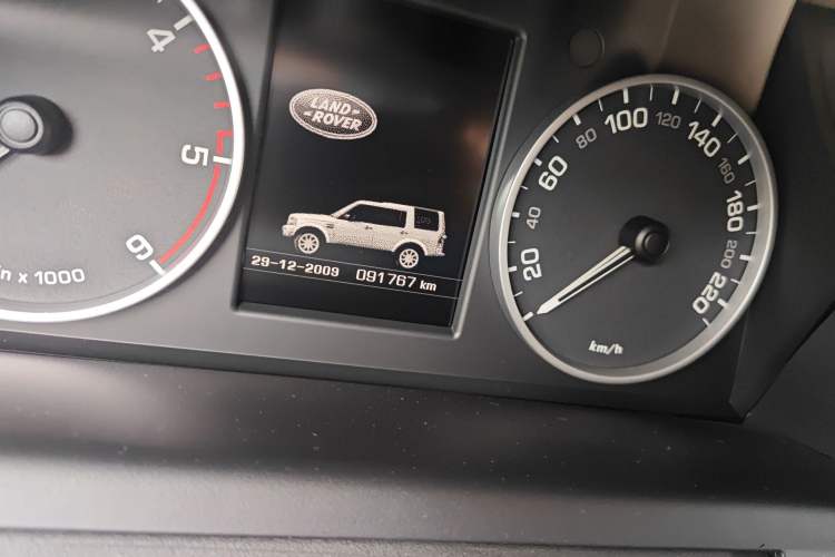 Used Land Rover Discovery 2012 3.0 SDV6 HSE Diesel Version Odometer Close Up