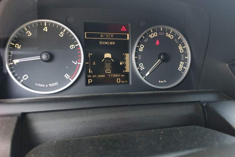 Used Land Rover Discovery 2012 5.0 V8 HSE Odometer Close Up