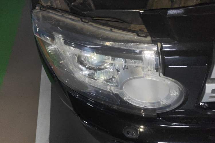 Used Land Rover Discovery 2012 3.0 SDV6 HSE Diesel Version Right Front Headlight