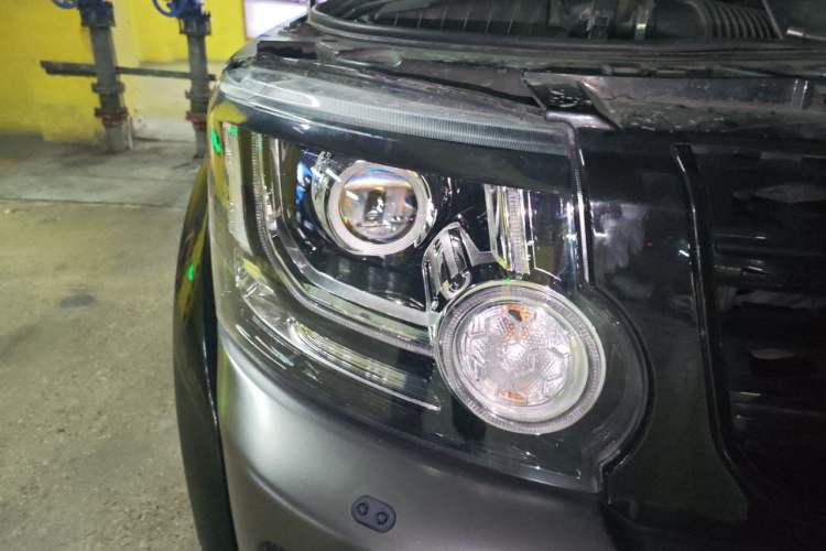 Used Land Rover Discovery 2012 5.0 V8 HSE Right Front Headlight
