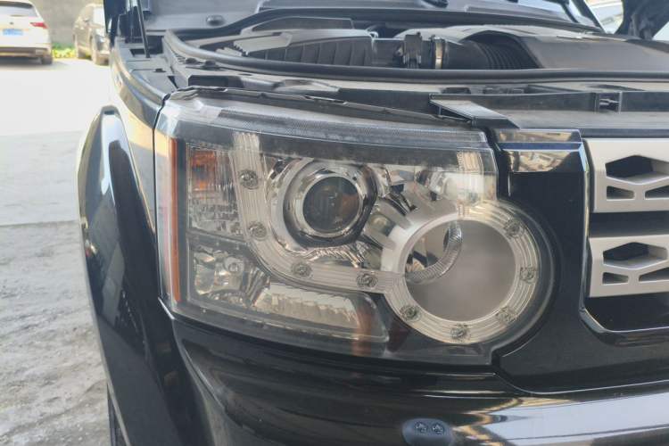 Used Land Rover Discovery 2012 5.0 V8 SE Right Front Headlight