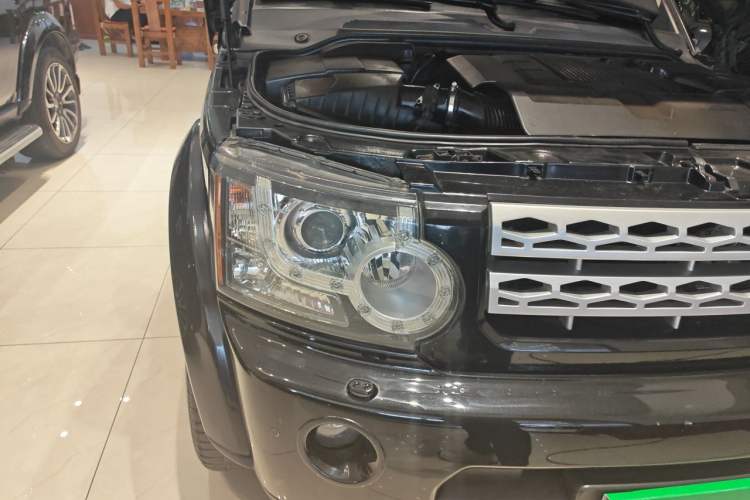Used Land Rover Discovery 2012 5.0 V8 SE Right Front Headlight