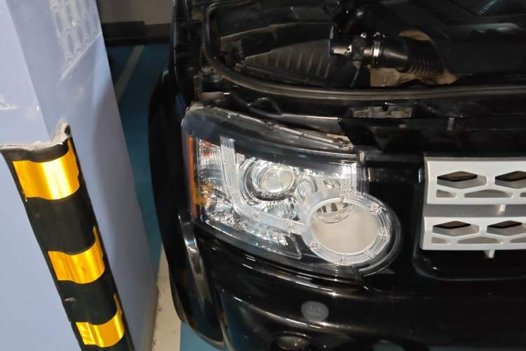 Used Land Rover Discovery 2012 5.0 V8 HSE Right Front Headlight