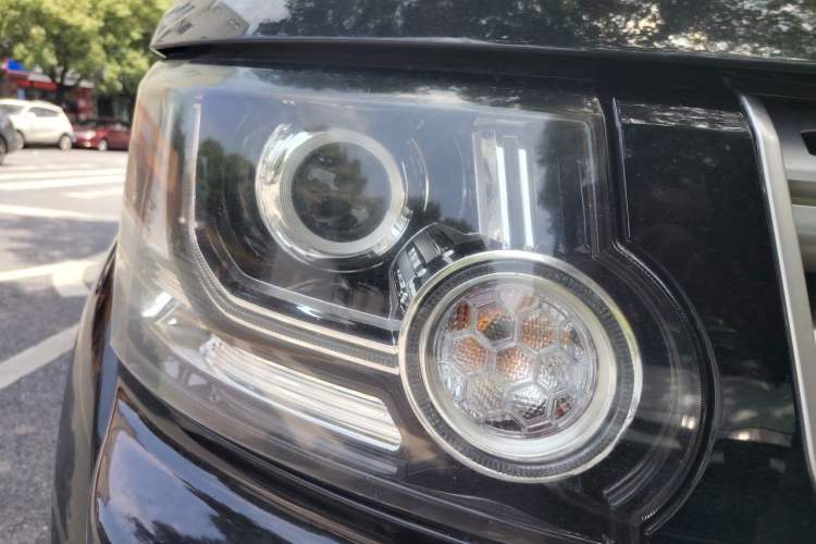 Used Land Rover Discovery 2012 3.0 SDV6 HSE Diesel Version Right Front Headlight