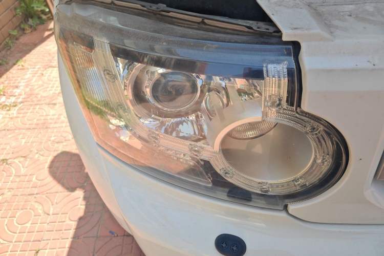 Used Land Rover Discovery 2012 3.0 SDV6 HSE Diesel Version Right Front Headlight