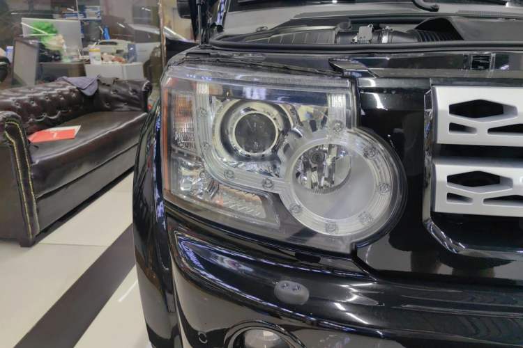 Used Land Rover Discovery  Right Front Headlight