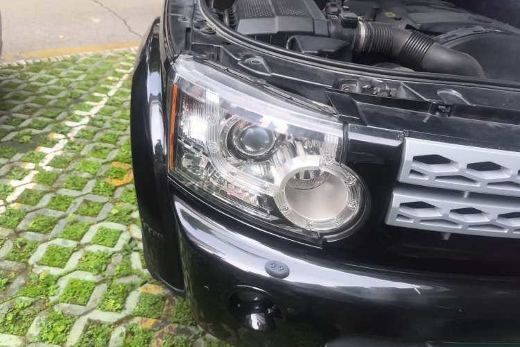 Used Land Rover Discovery 2012 3.0 SDV6 HSE Diesel Version Right Front Headlight