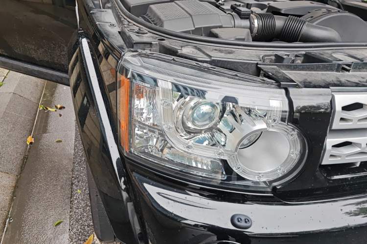 Used Land Rover Discovery 2012 3.0 SDV6 HSE Diesel Version Right Front Headlight