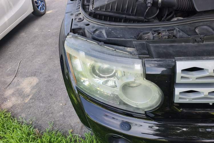 Used Land Rover Discovery 2012 5.0 V8 HSE Right Front Headlight