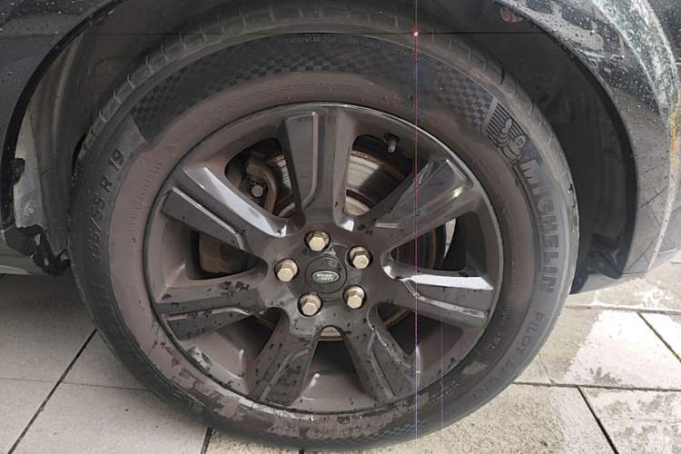 Used Land Rover Discovery 2012 3.0 SDV6 HSE Diesel Version Right Front Wheel Hub