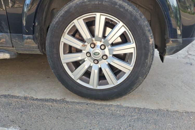 Used Land Rover Discovery 2012 3.0 SDV6 HSE Diesel Version Right Front Wheel Hub