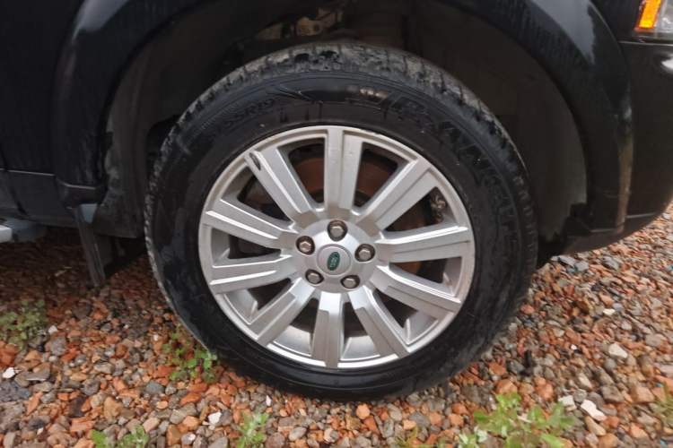 Used Land Rover Discovery 2012 3.0 SDV6 HSE Diesel Version Right Front Wheel Hub