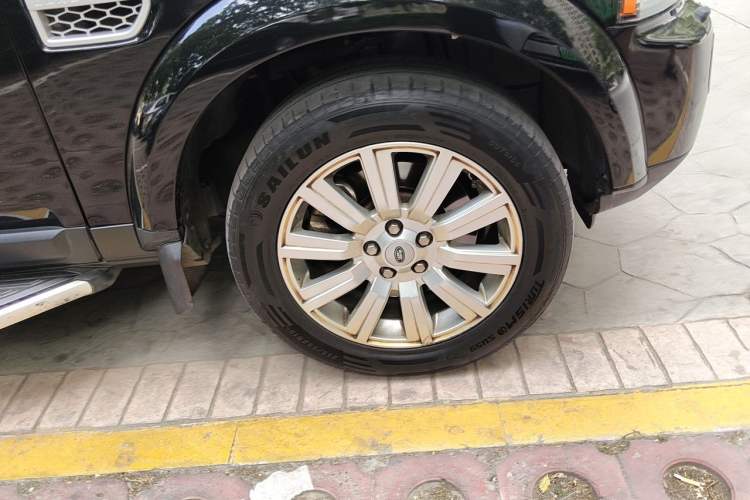 Used Land Rover Discovery 2012 3.0 SDV6 HSE Diesel Version Right Front Wheel Hub