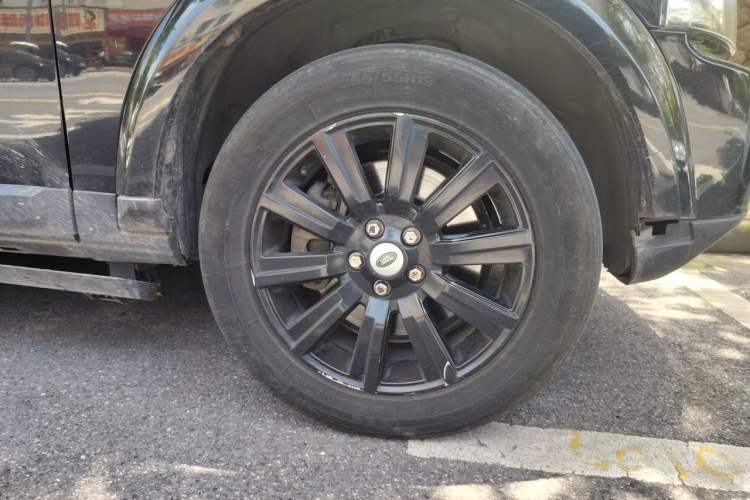 Used Land Rover Discovery 2012 3.0 SDV6 HSE Diesel Version Right Front Wheel Hub