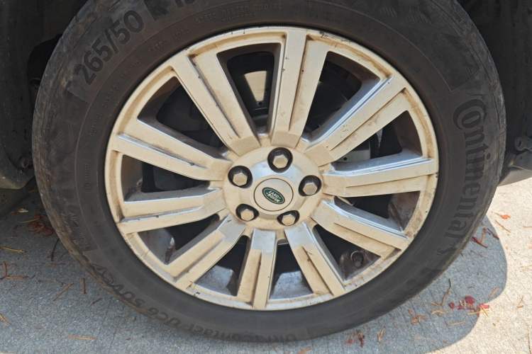 Used Land Rover Discovery 2012 3.0 SDV6 HSE Diesel Version Right Front Wheel Hub